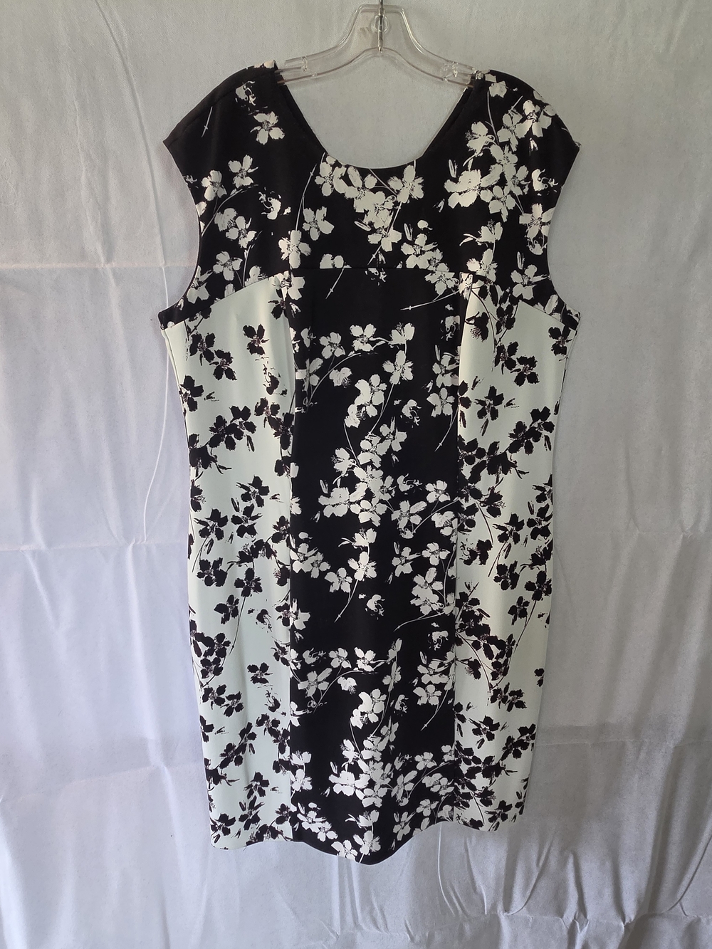 Taylor Dresses Black & White Floral Midi Sheath Dress